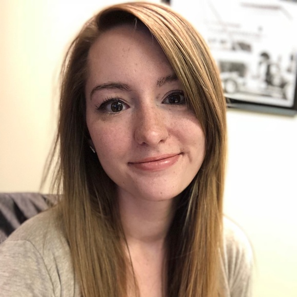 Meet your Posher, Alyssa - Picture 2 of 2